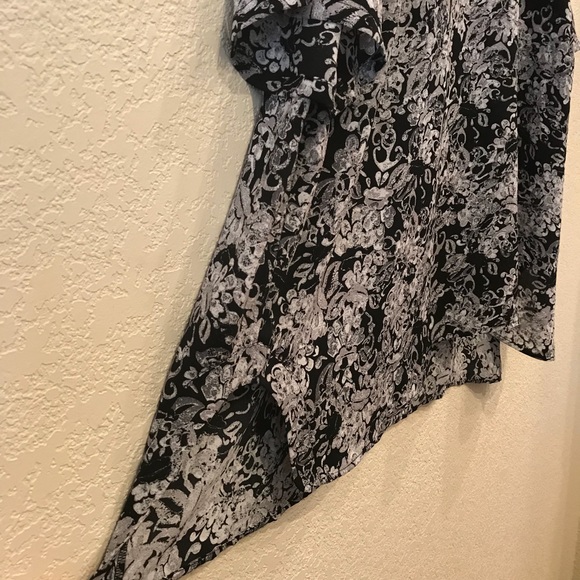 Sejour Short Sleeved Floral Top Nordstrom 2X HP - Picture 5 of 8